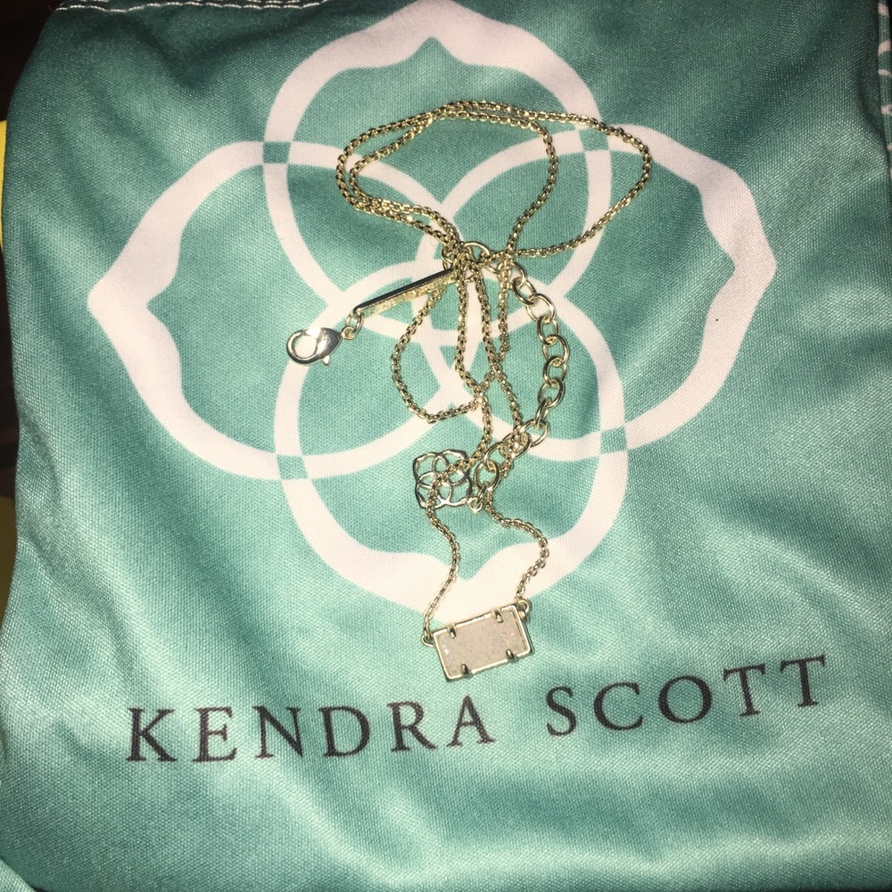 Kendra Scott necklace